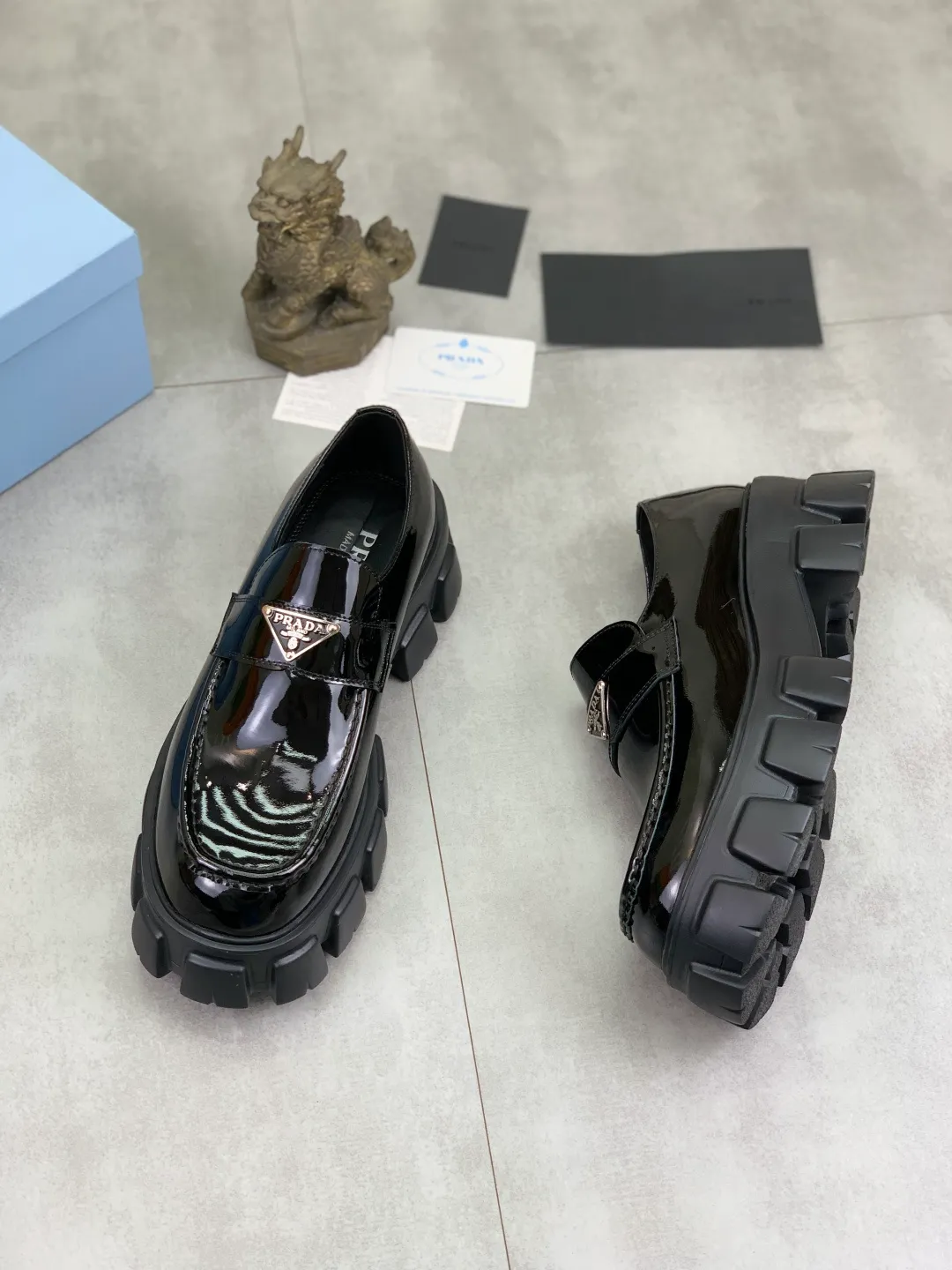 Men's shoes 💰P500 new style 💰 💎💎💎Water-dyed cow lining Original quality PRADA —🆘.Prada Original purchase agent, high-end business leather shoes, fabric: Made of Italian imported open-edge beaded cowhide material ➕Water-dyed cow lining/cowhide lining➕Specially available original outsole, fine workmanship, real-life photos🎬size: 39-45